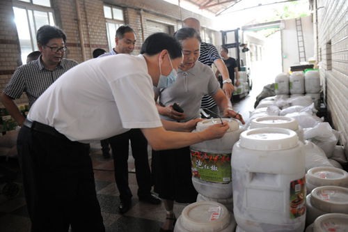 四川省市场监管局副局长周传军到资阳调研食品生产企业